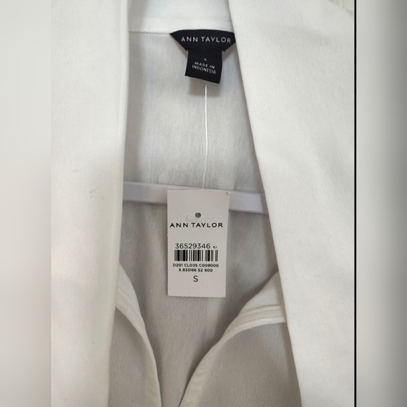 Ann Taylor Ivory Sleeveless Top - Picture 3 of 3